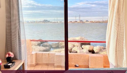 Studio Apartment with Sea View