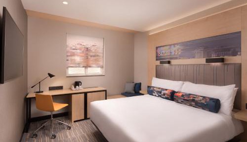 Aloft Queen Room