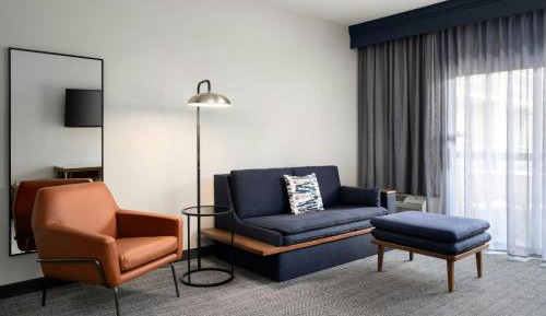 One-Bedroom King Suite