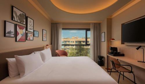 Preferred King Room with City View