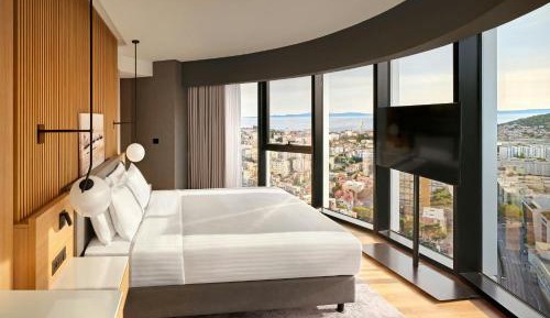 Premium King Room with Sea View - Corner