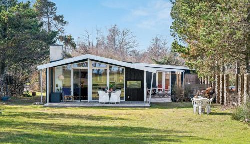 Three-Bedroom Holiday Home 