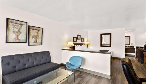 King Suite with Jacuzzi 