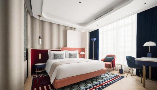Deluxe Queen Room