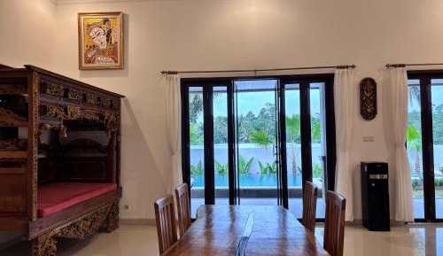 Three-Bedroom  Villa Pool with Jungle View 