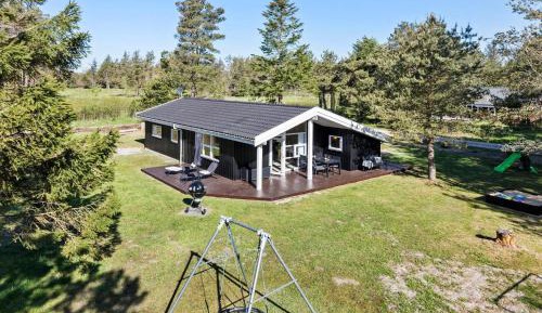 Three-Bedroom Holiday Home 