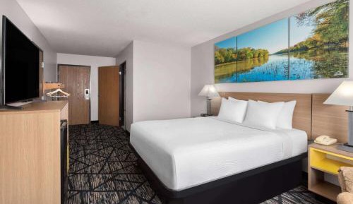 Queen Room - Disability Access/Non-Smoking