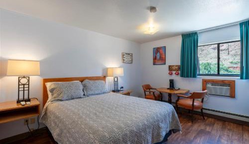 Standard Queen Room