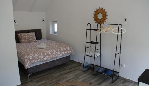 Deluxe Double Room (2 Adults + 1 Child)