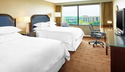 Queen Room with Two Queen Beds - Club Access