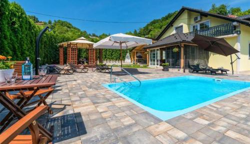 Four-Bedroom Holiday Home