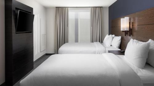 One-Bedroom Queen Suite with Two Queen Beds and Sofa Bed 