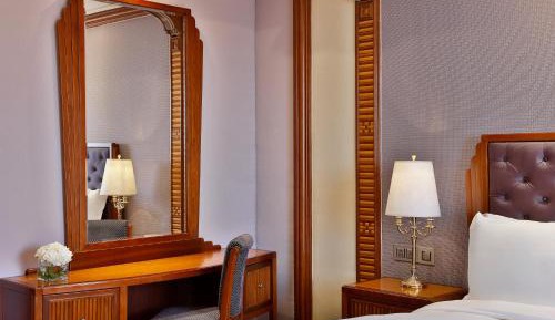 Deluxe Room,1 King, City view