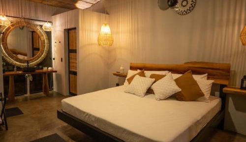 Deluxe King Suite