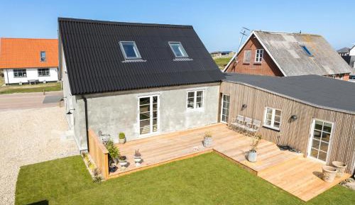 Three-Bedroom Holiday Home 