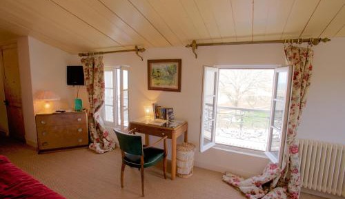 Deluxe Room (1 adult + 2 children)
