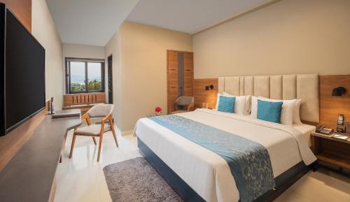 Guests will find a stovetop, a refrigerator, kitchenware and an oven in the well-equipped kitchen. The apartment also has a barbecue. This apartment is air-conditioned and features a TV, a washing machine, a private entrance and a dining area. The unit of