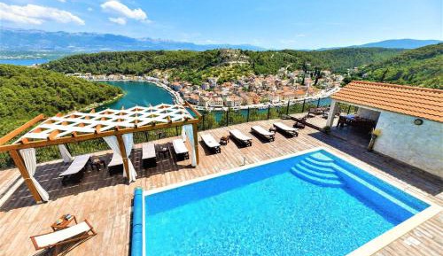 One-Bedroom Apartment with Balcony