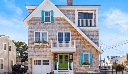 Four-Bedroom Holiday Home