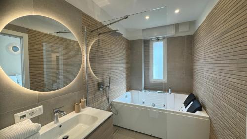 Queen Room with Spa Bath