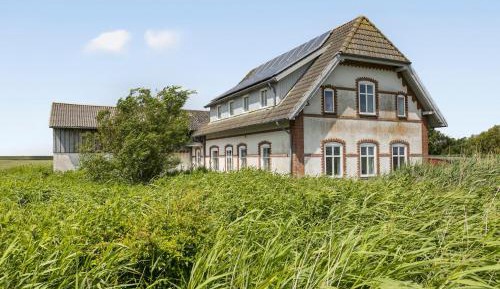 Six-Bedroom Holiday Home