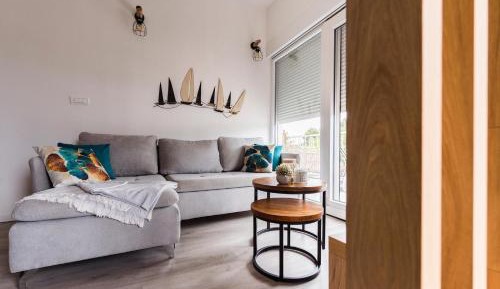 Deluxe One-Bedroom Apartment with Ocean View