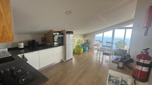 Apartment with Mountain View