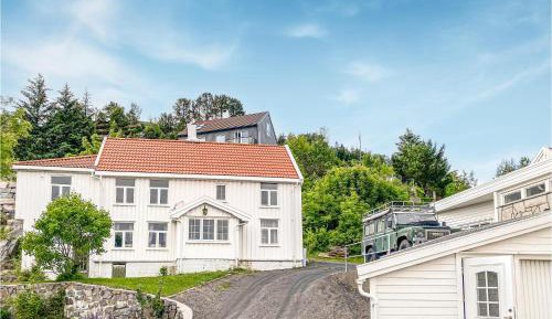 Three-Bedroom Holiday Home 