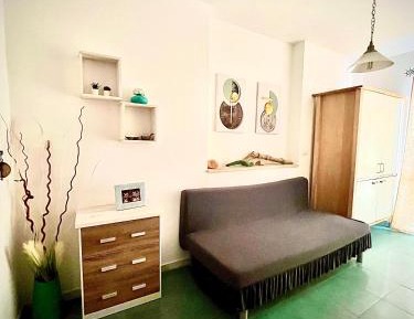 Small One-Bedroom Apartment with Terrace