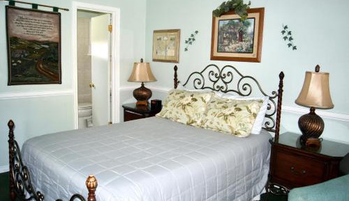 Standard Queen Room