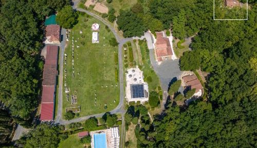 Villa with Garden View