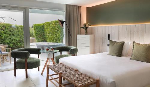 Deluxe Jacuzzi Room