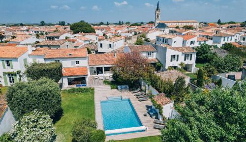 Villa with Garden View