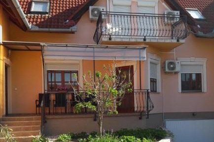 Four-Bedroom Apartment with Lake View