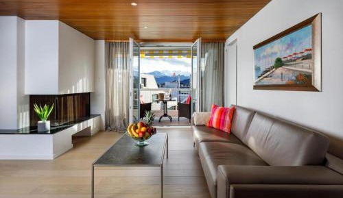 Three-Bedroom Apartment with Balcony