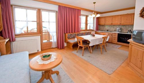 Two-Bedroom Apartment with Balcony and Mountain View 