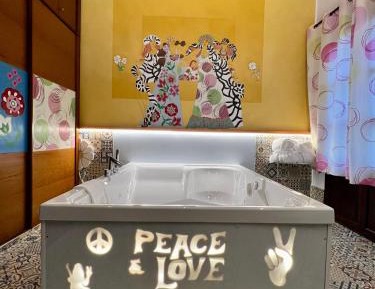 Deluxe Suite with Spa Bath