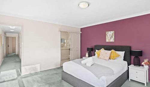 Queen Room with Private Bathroom