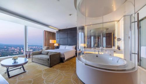 1 King Premium Lake View Lounge Access