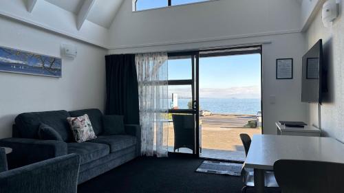 Superior One Bedroom Suite with Lake View & Private Hot Pool