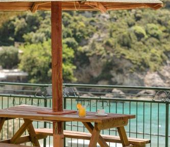 Apollon Standard Double Room with access to common terrace.