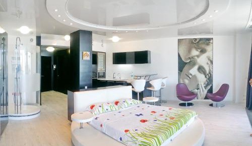 Luxury Suite with Balcony and River View