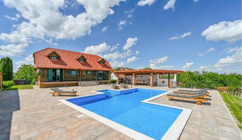 Four-Bedroom Holiday Home