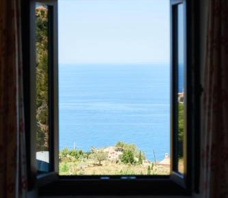 Double Room with Sea View (Large or Short Window)