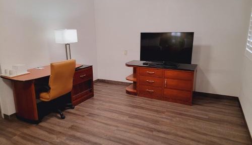 King Room with Mobility Access,  Roll-In-Shower, Non-Smoking