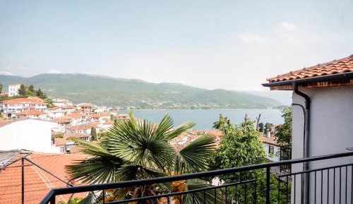 Two-Bedroom Apartment with Lake View