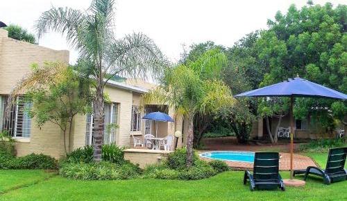 One-Bedroom Apartment with Pool View