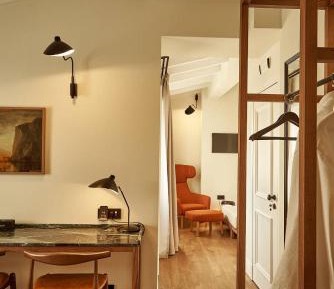 Deluxe King Suite