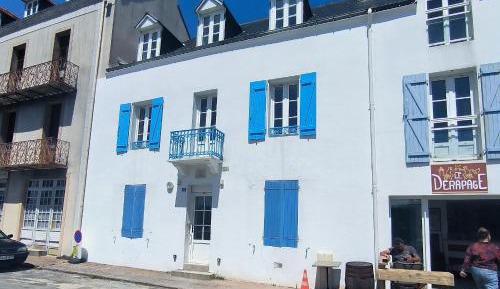 One-Bedroom Apartment with Sea View