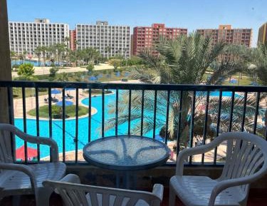 Apartment with Pool View 